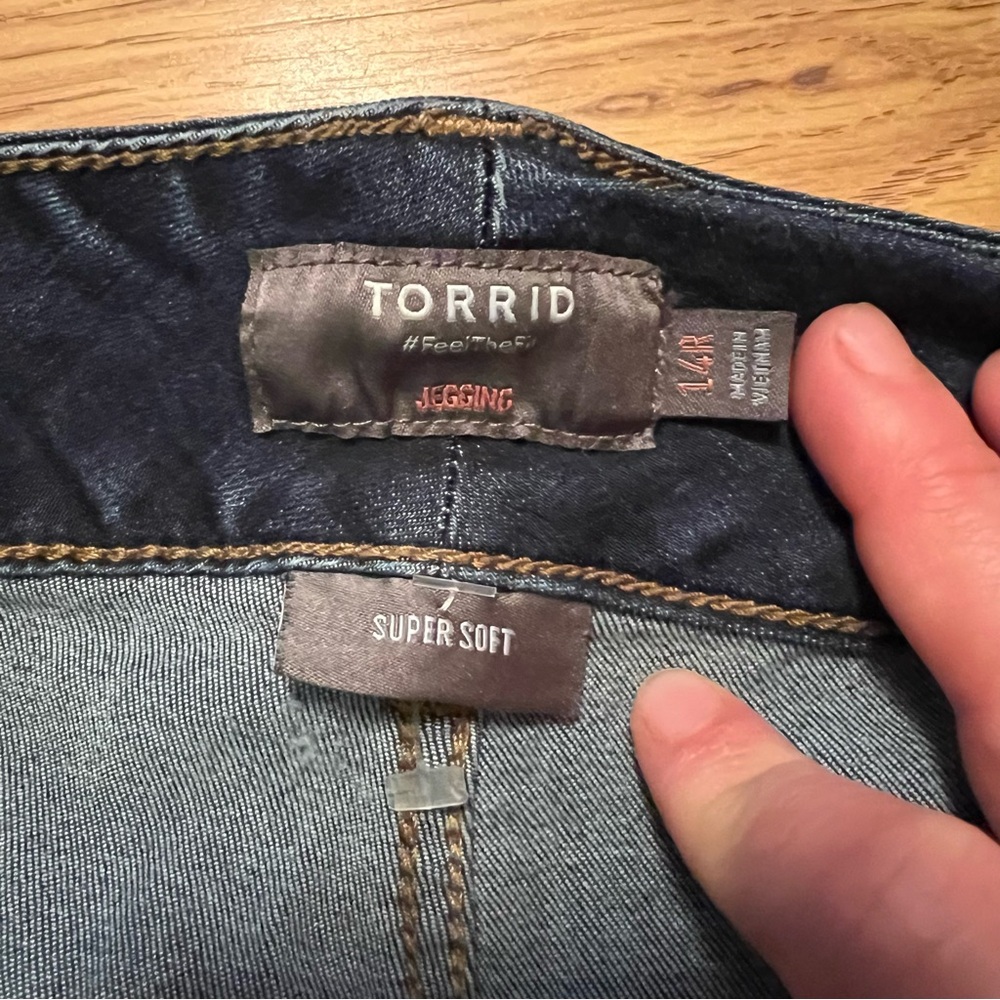 torrid Dark Blue High-Rise Feel The Fit Super Soft Casual 5 Pocket Jeggings - Picture 9 of 12